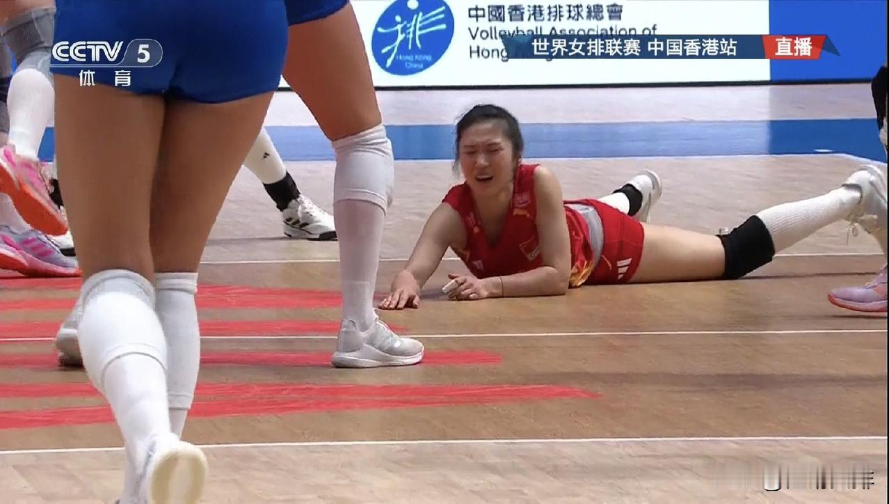 时至今日，中国队表现最好的就是自由人和副攻！俩矮个子主攻虽然已经竭尽所能，但还是