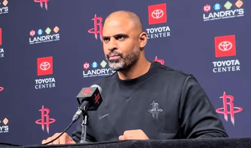 乌度卡还是这么固执！
赛后采访谈到火箭的进攻，说什么“有太多回合我们站着不动，让