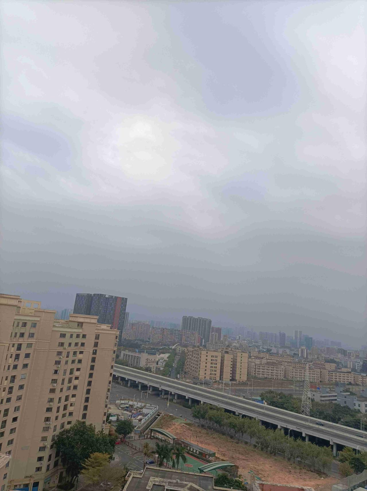 我的今日状态：😁轻松愉快
我这里的天气：🌤️多云深圳今日阴转多云，气温14度