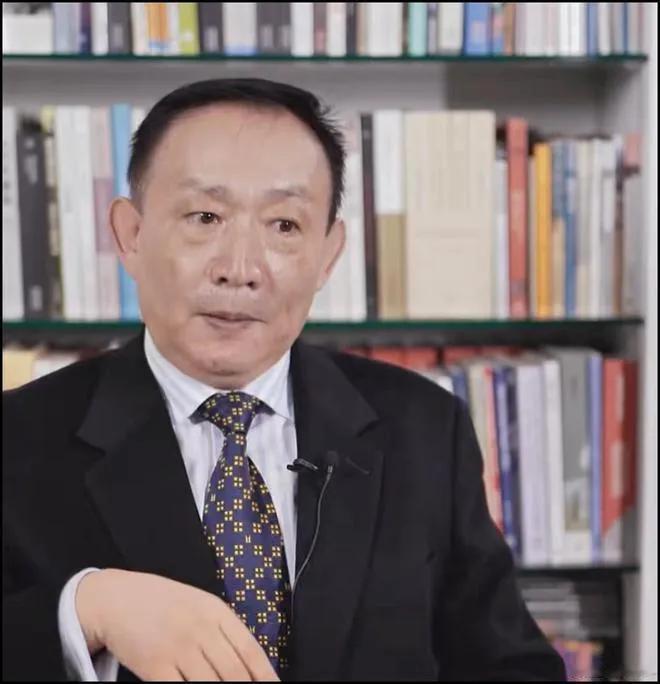 【又露馅一枚】
这位大咖曾经受到很多人追捧，他讲很多观点震撼人心的，然而俄乌战争