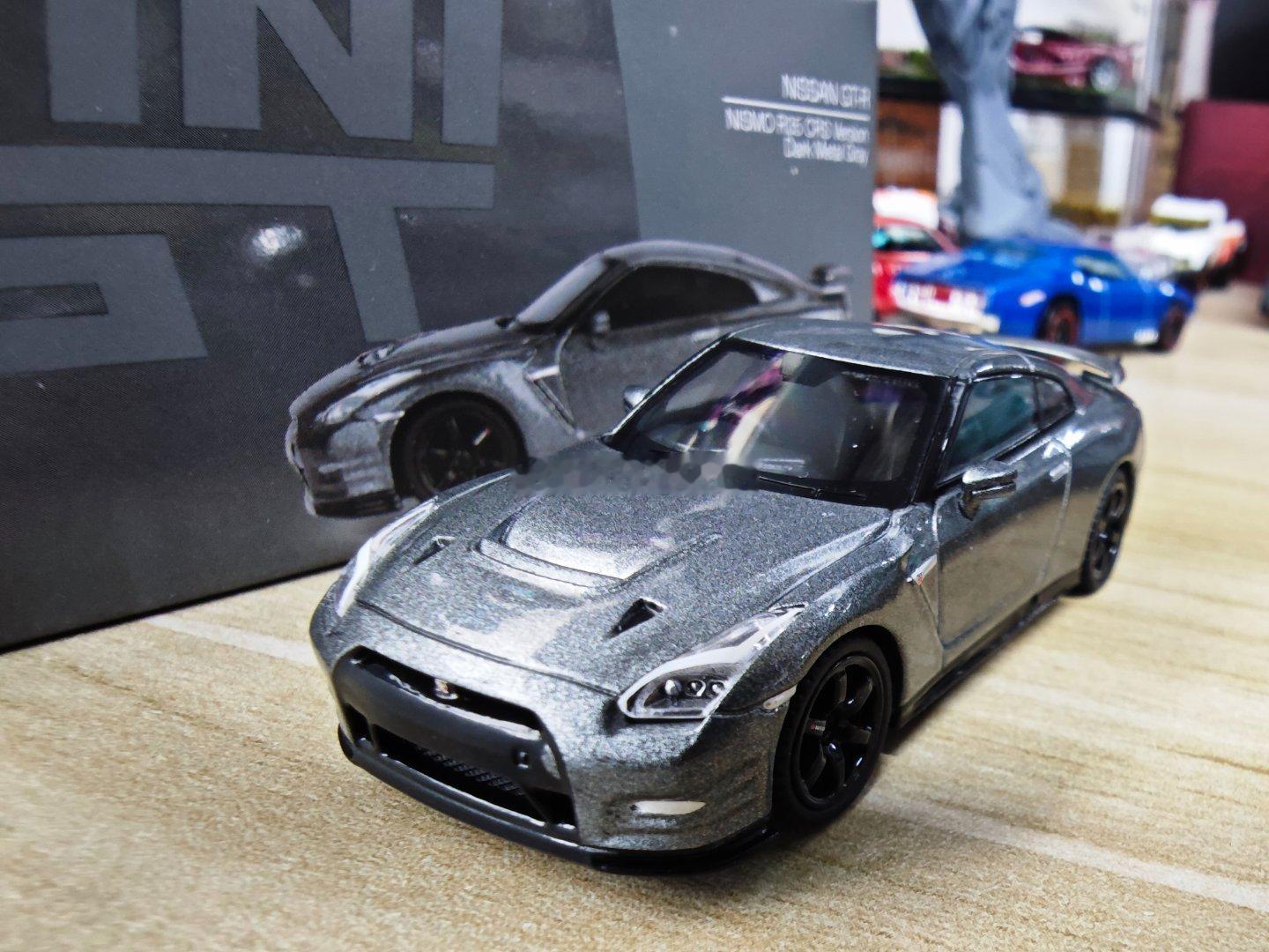 今天摸了 迷你鸡的银色R35 GTR 终于还是买了 