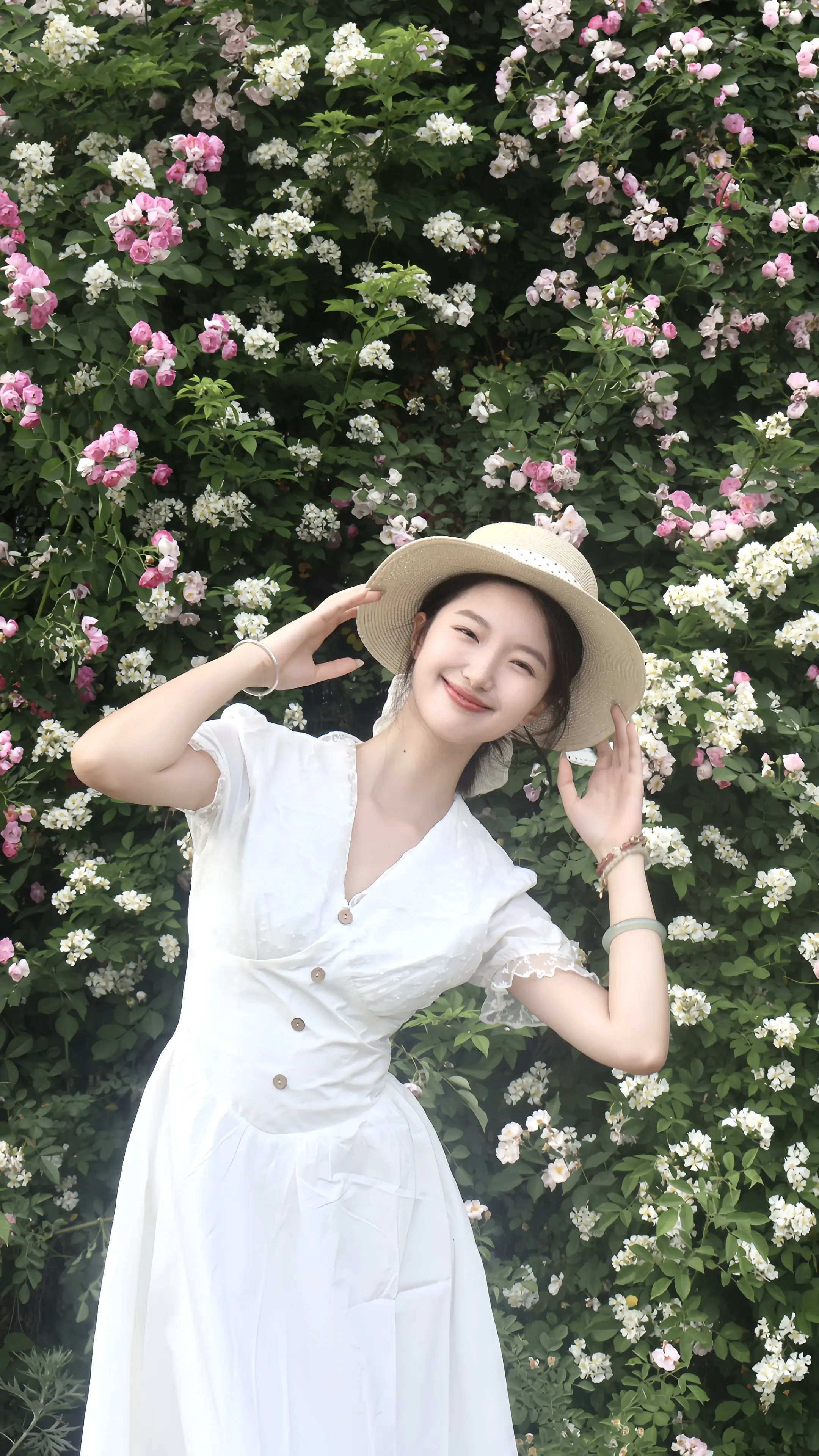手中握着格桑花呀 美的让我忘了摘下～