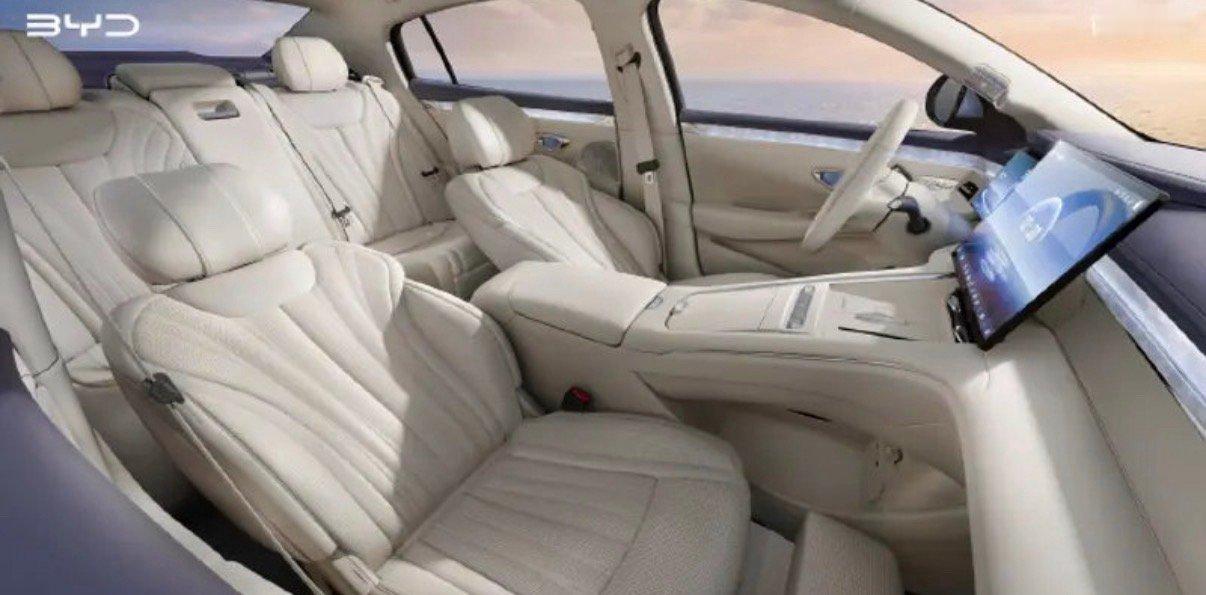 【比亚迪海豹08内饰官图 搭载海洋美学2.0全新旗舰座舱】4月15日，比亚迪汽车