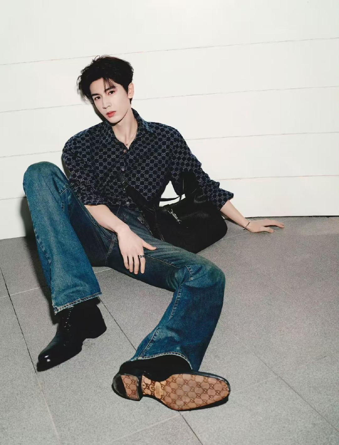 张凌赫逐玉追剧团造型出图张凌赫追剧团造型出图哇！ 张凌赫追剧团造型出图啦这也太帅