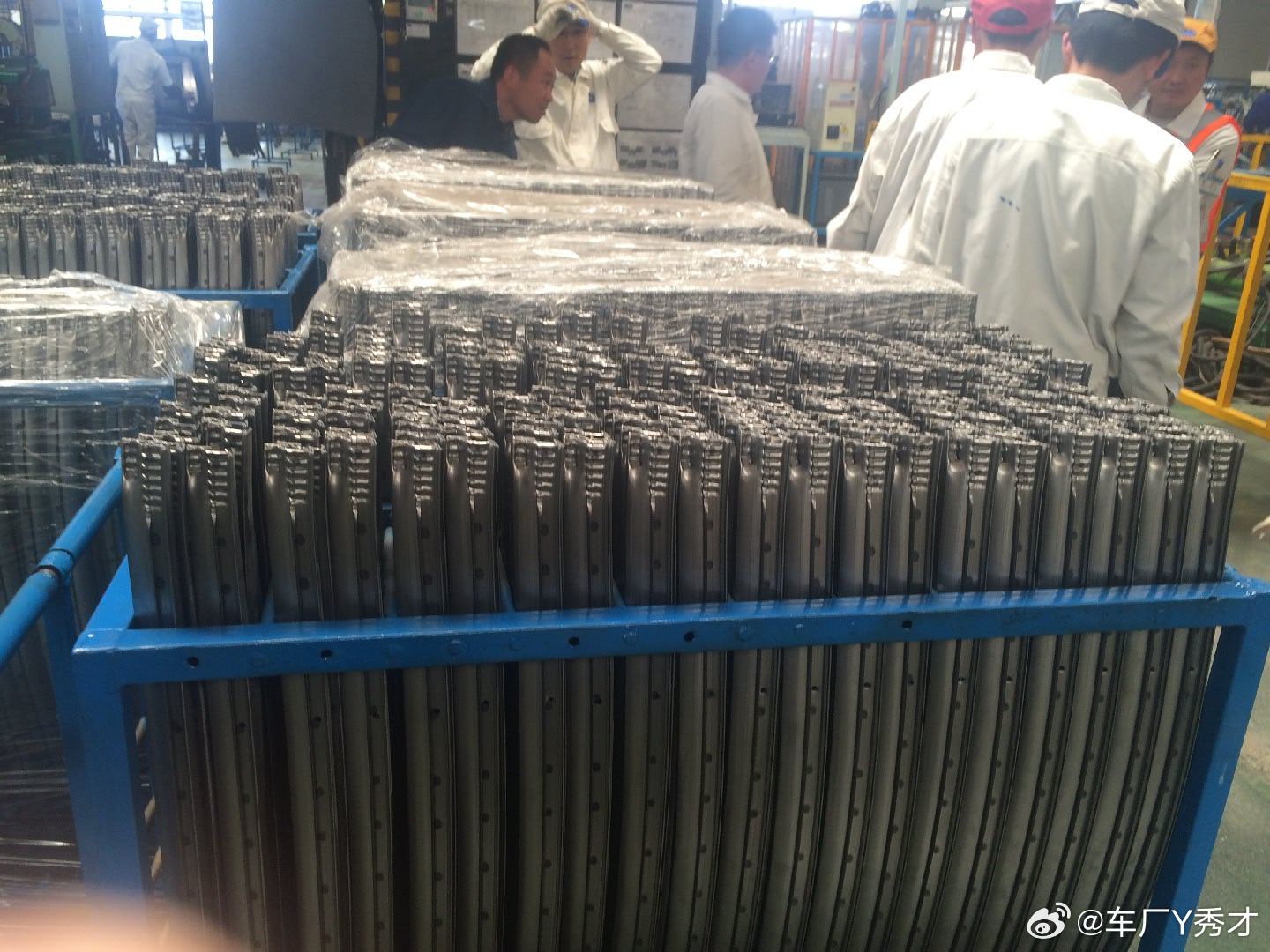 曾经查过的生锈汽车零部件，大家能从这照片上看出来生锈吗？我们当年是先肉眼看，然后