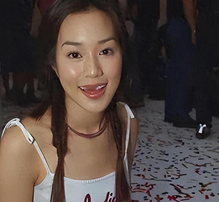 徐子淇她为什么不像郭晶晶一样，去工作，寻找到人生的意义和价值？
 
她不想做郭晶