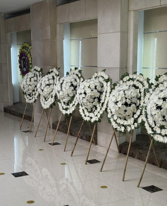 一位火葬场工作人员曾说：“人死后，一是要火化，二是火化后，不要领骨灰，让火葬厂处