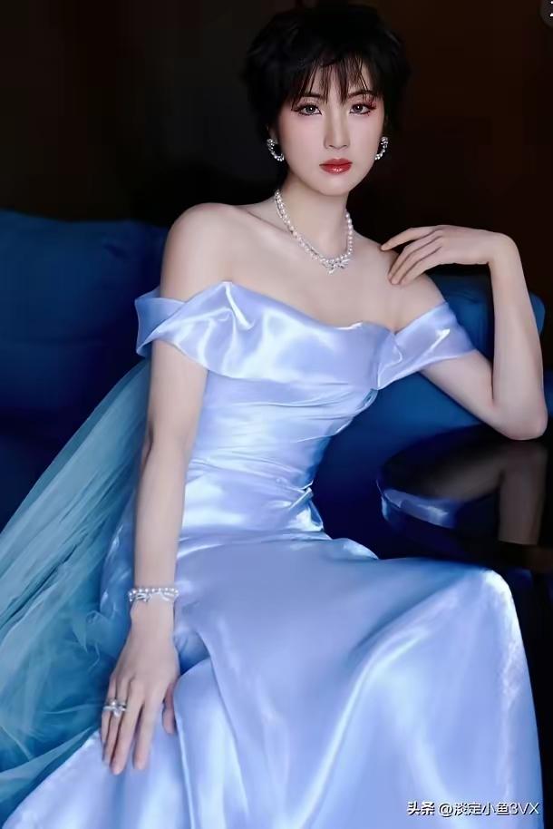 姚安娜这件浮光锦，直接把内娱富二代的脸打肿了！

她们秀包秀表秀高定，她穿了一件