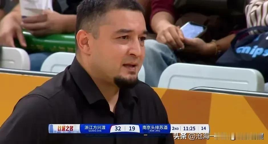 CBA赛场！浙江稠州金租大胜南京同曦，排名升至第八！
   浙江主场迎战南京，全