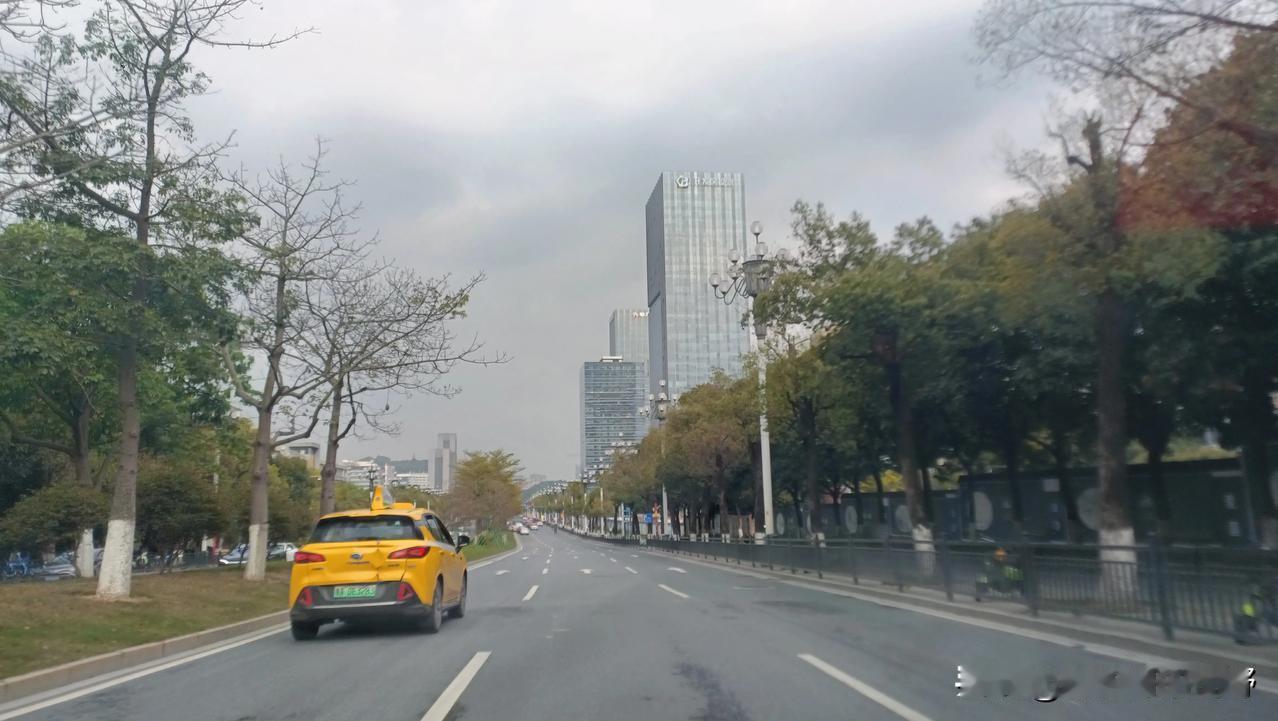 你知道广州为什么突然要重点发展广州东部中心——现代广州吗？看了以下这些图片，你就