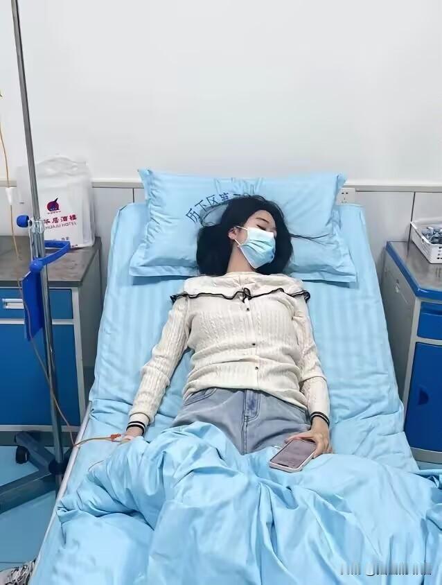 一个16岁的女孩，因为拉肚子去医院，结果肠镜一做，医生沉默了。从肛门口到整个结肠