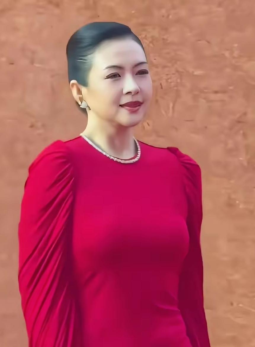 哇塞[震惊]落差太大认不出了都！
曾经纤细苗条身姿亮眼，如今模样圆润不少。[震惊