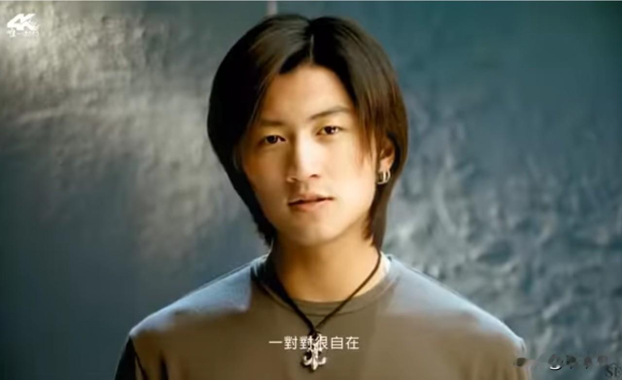 在苏中演唱会时，谢霆锋唱了一首《我们这里还有鱼》。这是谢霆锋时隔近30年，极少在