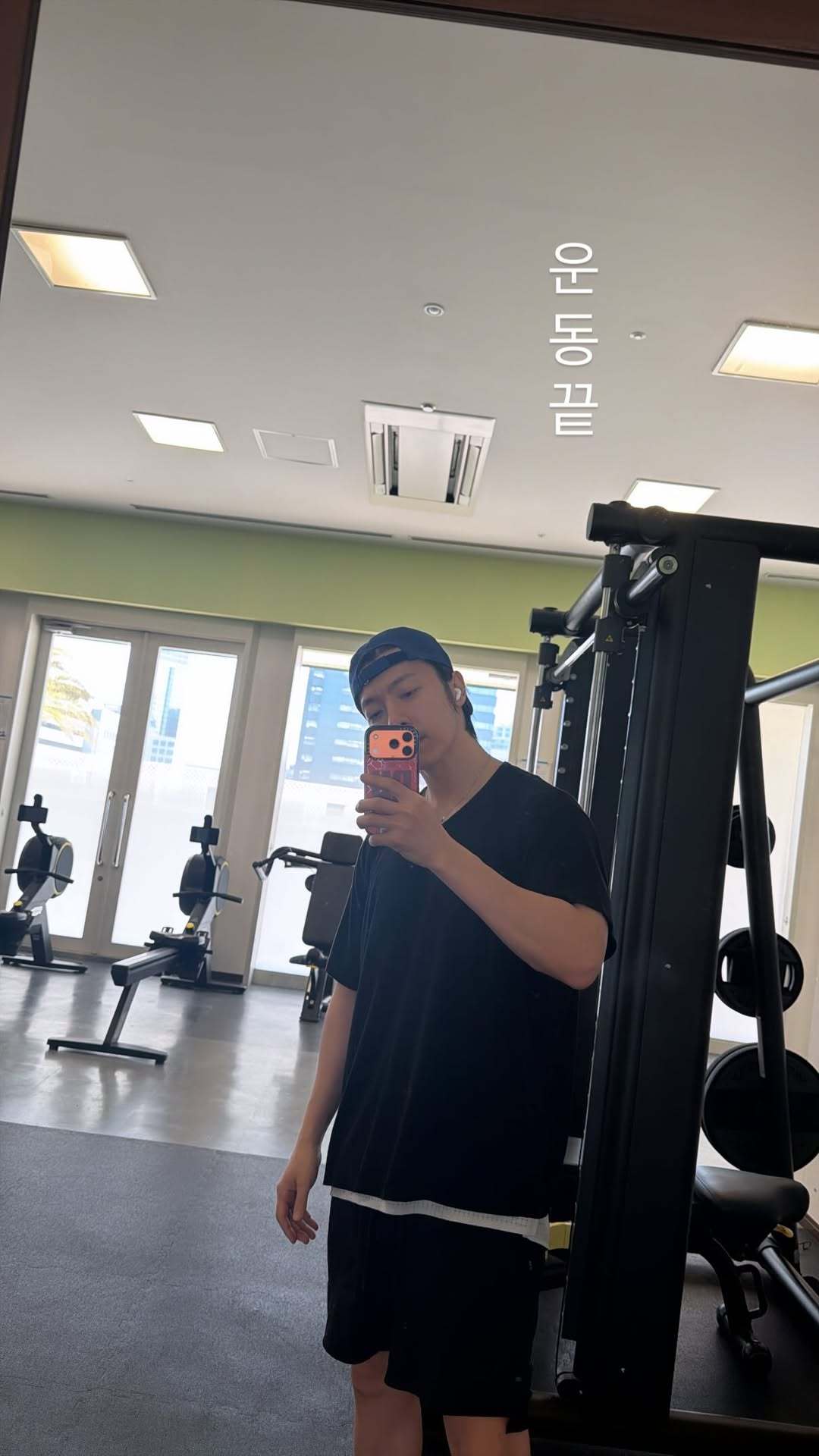 “CB百蓝_。260131李东海 ins story更新两则：1️⃣运动结束 