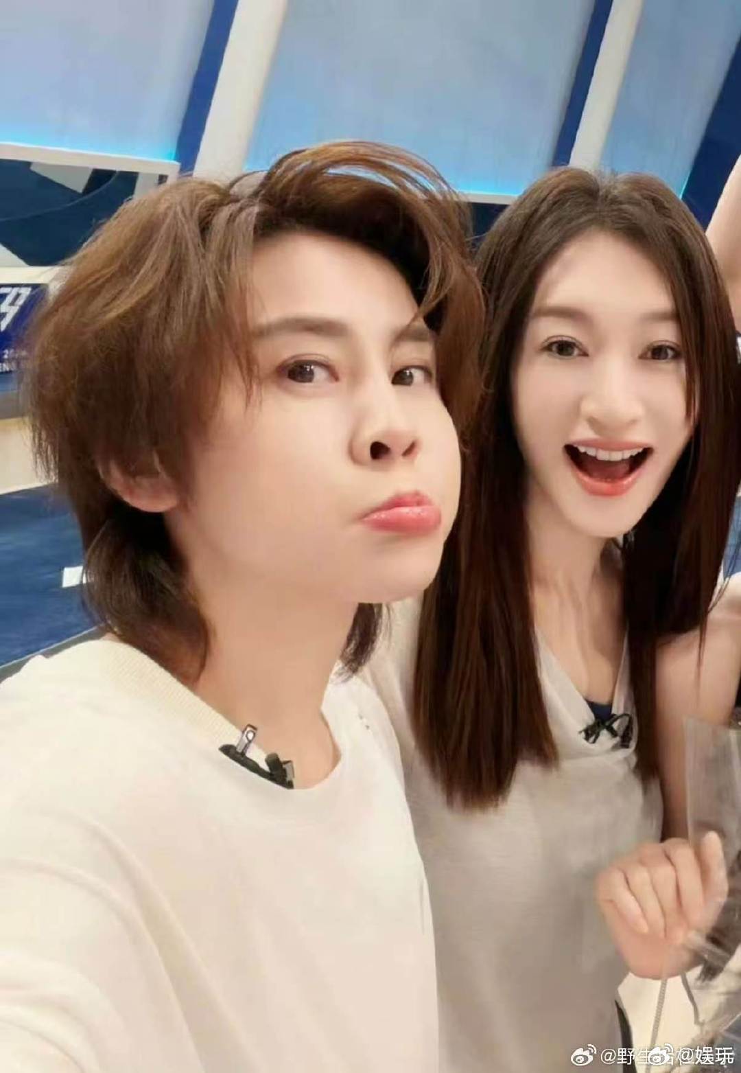 李小冉王濛面对面演求婚 李小冉王濛这段简直小品来的王濛让李小冉跪下举手猜动作，没