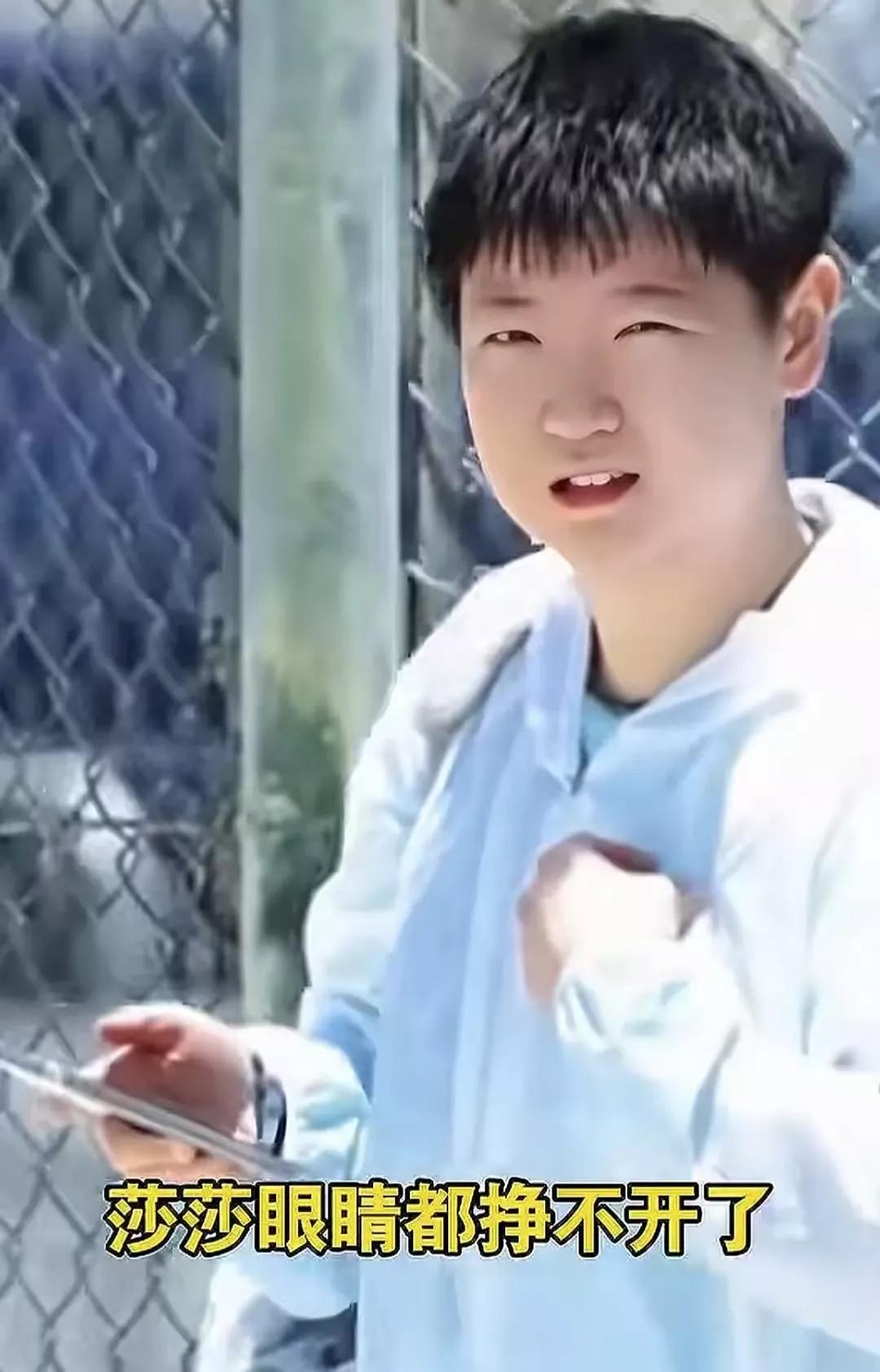 国乒在多哈首次训练结束 王楚钦穿新队服好帅 莎莎被热到入乡随俗

5月11日，国