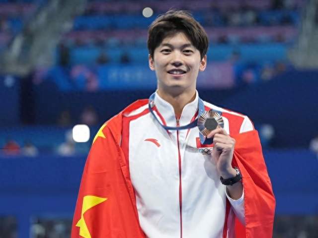 32岁汪顺第五次征战亚运，摘铜后深深鞠躬：我曾想过退役