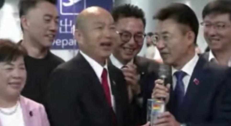 台湾地区立法机构负责人韩国瑜今天傍晚率团访美，立法机构副负责人江启臣赶赴桃园机场