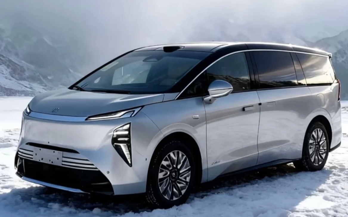 别克补完最后一块拼图。首款纯电MPV至境世家纯电版上市，48.99万元。首搭90