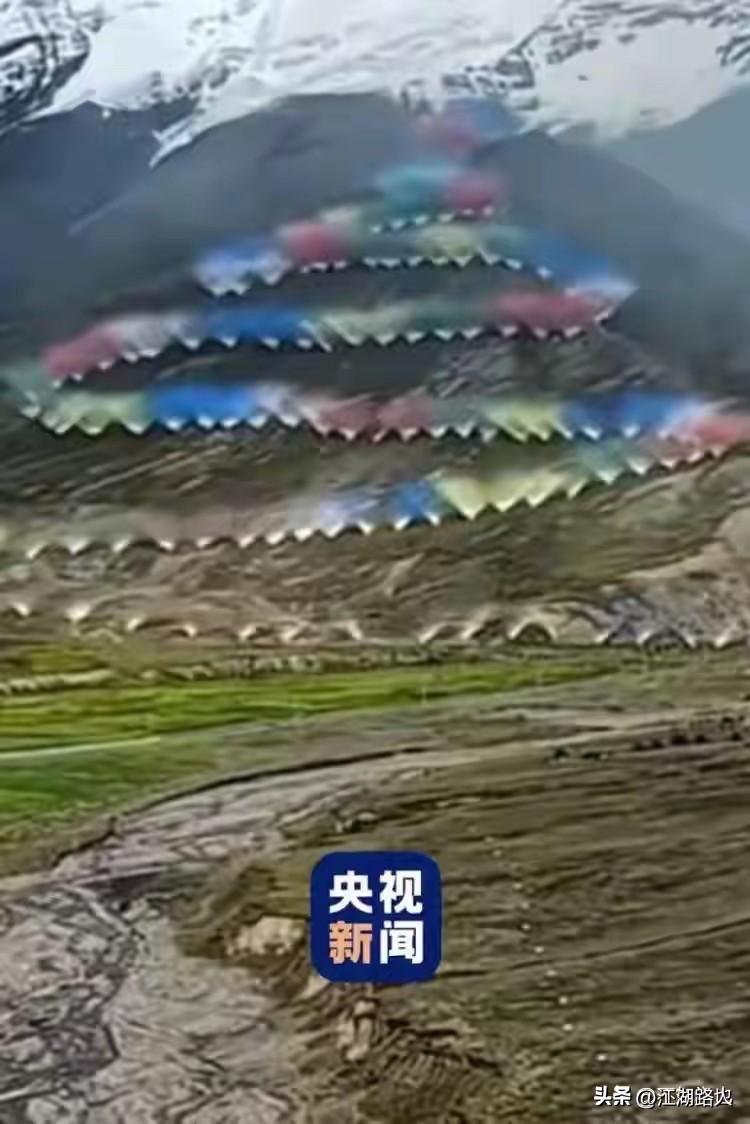 当资本魔爪伸向神圣净土，彩色烟雾侵蚀美丽雪山，有识之士不再沉默，青藏高原烟花秀引