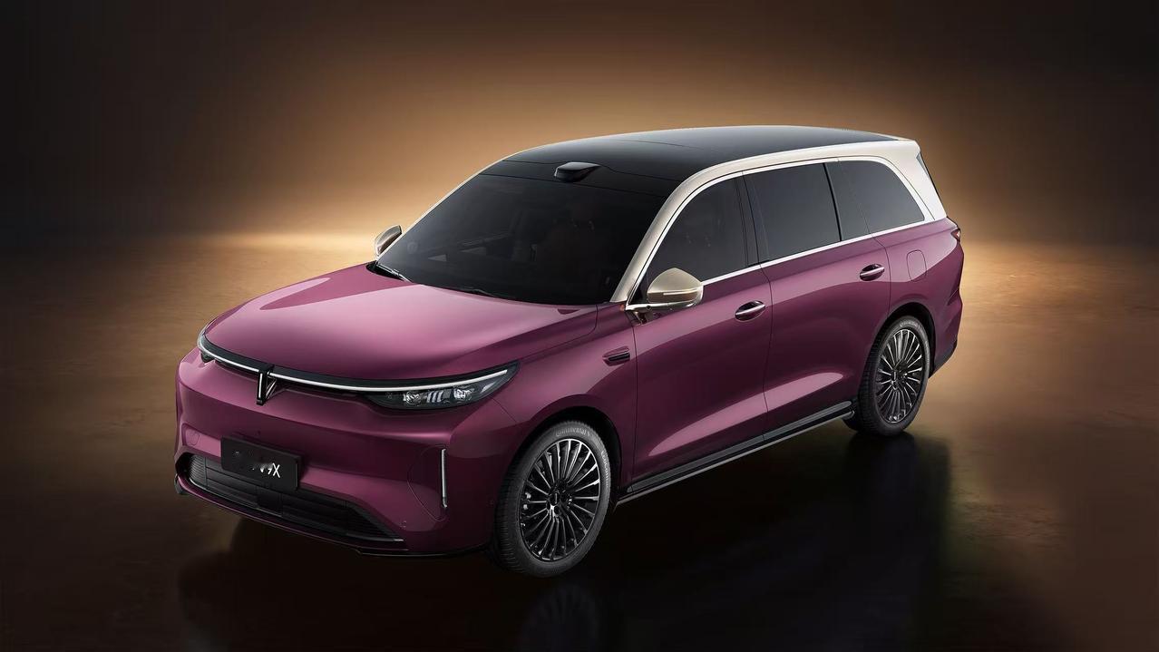魏牌V9X，这颜值看着不错，2.0T插混系统，纯电续航有240km和363km两