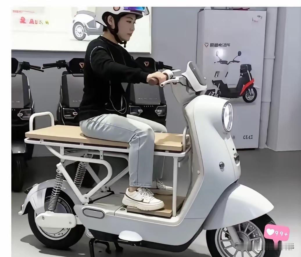 自新国标电动车出来，反馈超多，其实说句实在话，真的最起码也要有个储物箱放放充电器