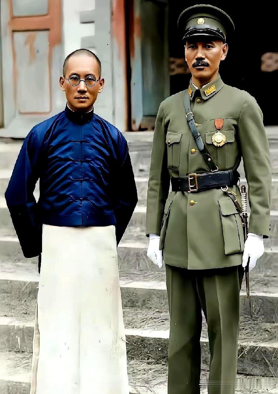30年代，43岁的蒋介石为了在中原大战中拉拢龙云，特地跑到昆明套近乎。
当时蒋介