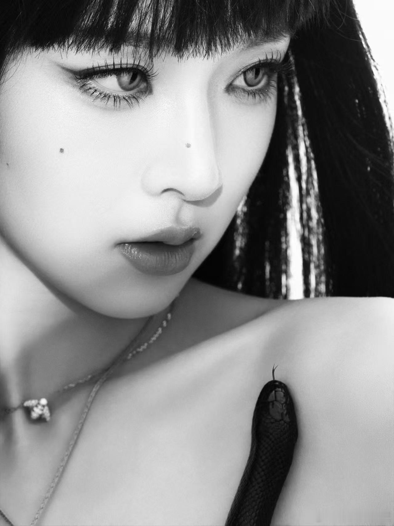 张淼怡黑长直张淼怡黑白反差谁懂啊！张淼怡在微博视界大会的黑长直太惊艳了！前段时间