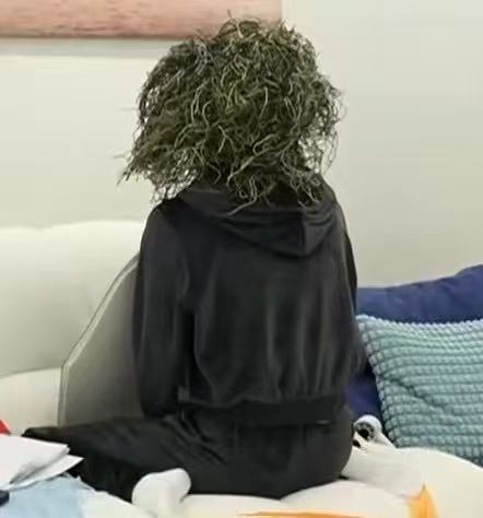 王珞丹石头上长苔藓了王珞丹头上长草了要被这个王珞丹萌死了[期待] ​ ​​​