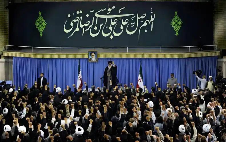 ——要么，死战，赌美国和以色列没有能力打持久战，更不敢发动大规模地面战。大概率也