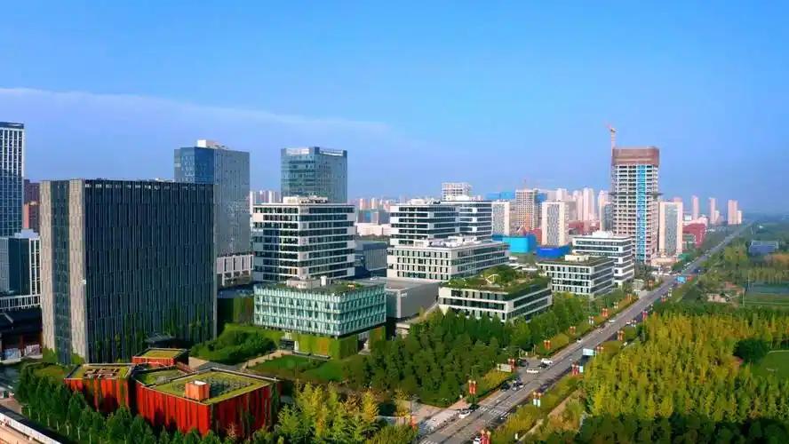 沣西新城作为‌西咸新区五大组团之一，以信息产业为主导，智能制造和现代服务业为重点
