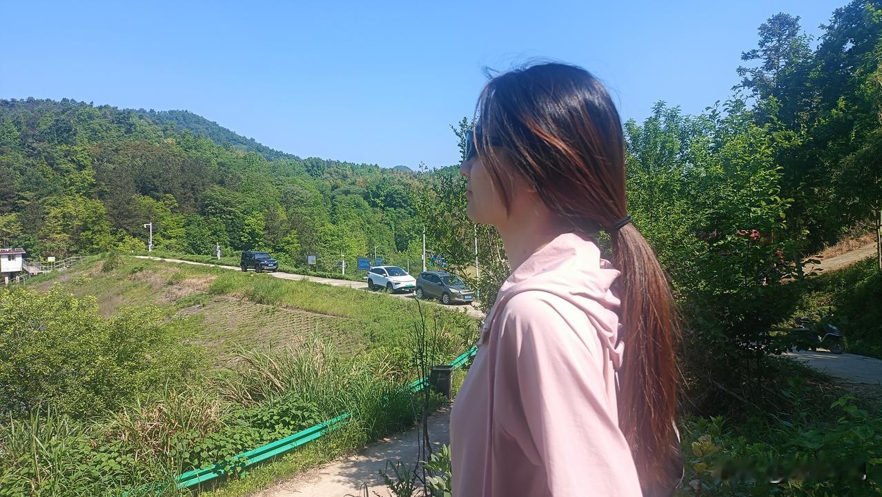 晒晒我的摄影作品五一期间，第一幅图来自怀宁黄梅山考察阮自华遗迹，第二幅是安庆市黄
