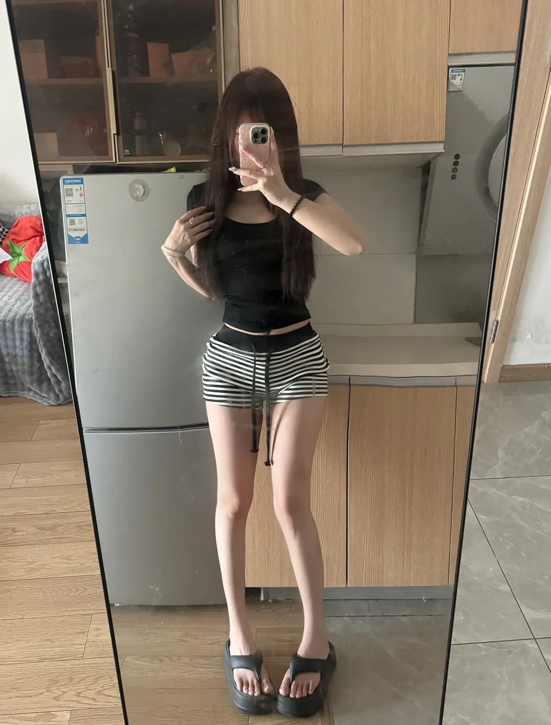 每日穿搭 这么穿显腿长 黑色短裤 分享穿搭