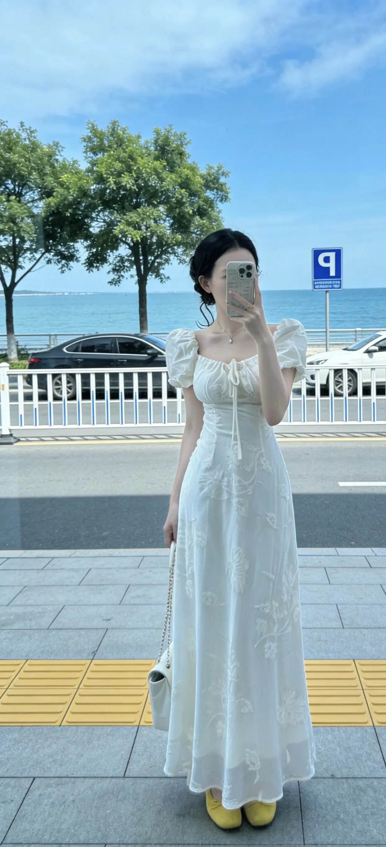 “惊喜不能靠索要，陪伴不该被强求          在乎你的人总会默默...