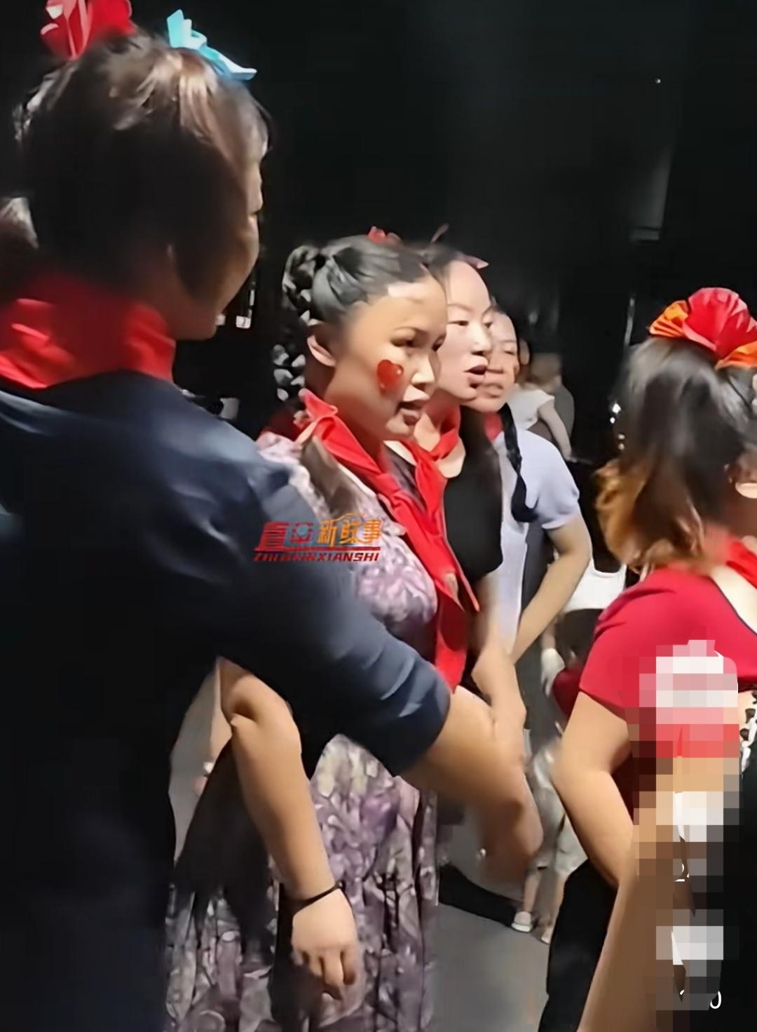 变了味的 “六、一”儿童节！是不是应该叫停。
     每年的“六、一”儿童节，