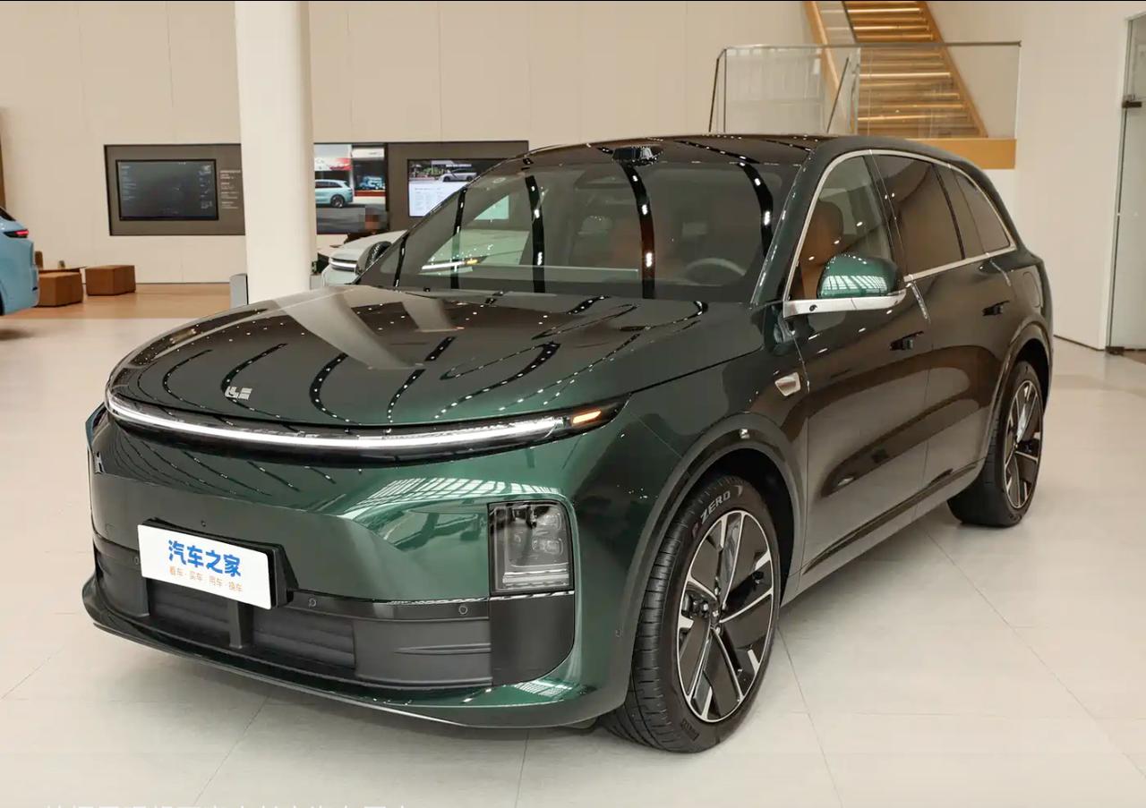 2025款理想L6（智能焕新版）核心信息

2025款理想L6为增程式中大型5门