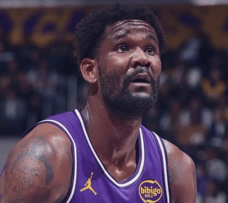 如何评价艾顿今天的表现？出场32分钟拿下21分13篮板，命中率也很高11中8。进