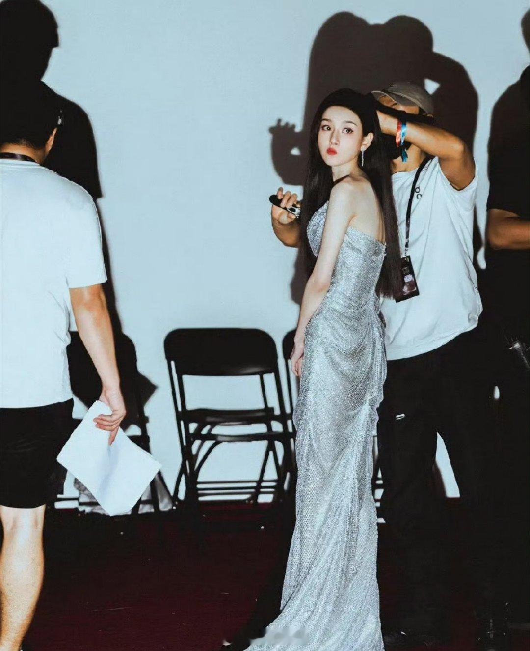 一起来看看星光大赏的后台大片，台前台后都是大明星啊，单纯从照片来看，谁让你看一眼