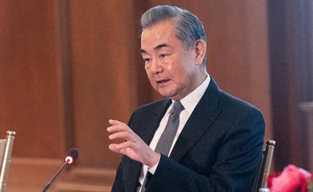 特朗普访华进入倒计时？王毅表态亮明中方底线，而特朗普则要拉一群大佬一起访华。
 