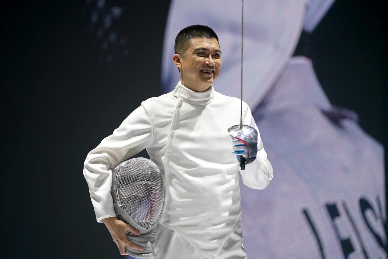 现在的汽车企业老总，只是懂经营、懂产品不行了，还得文武双全，多才多艺。今晚阿维塔