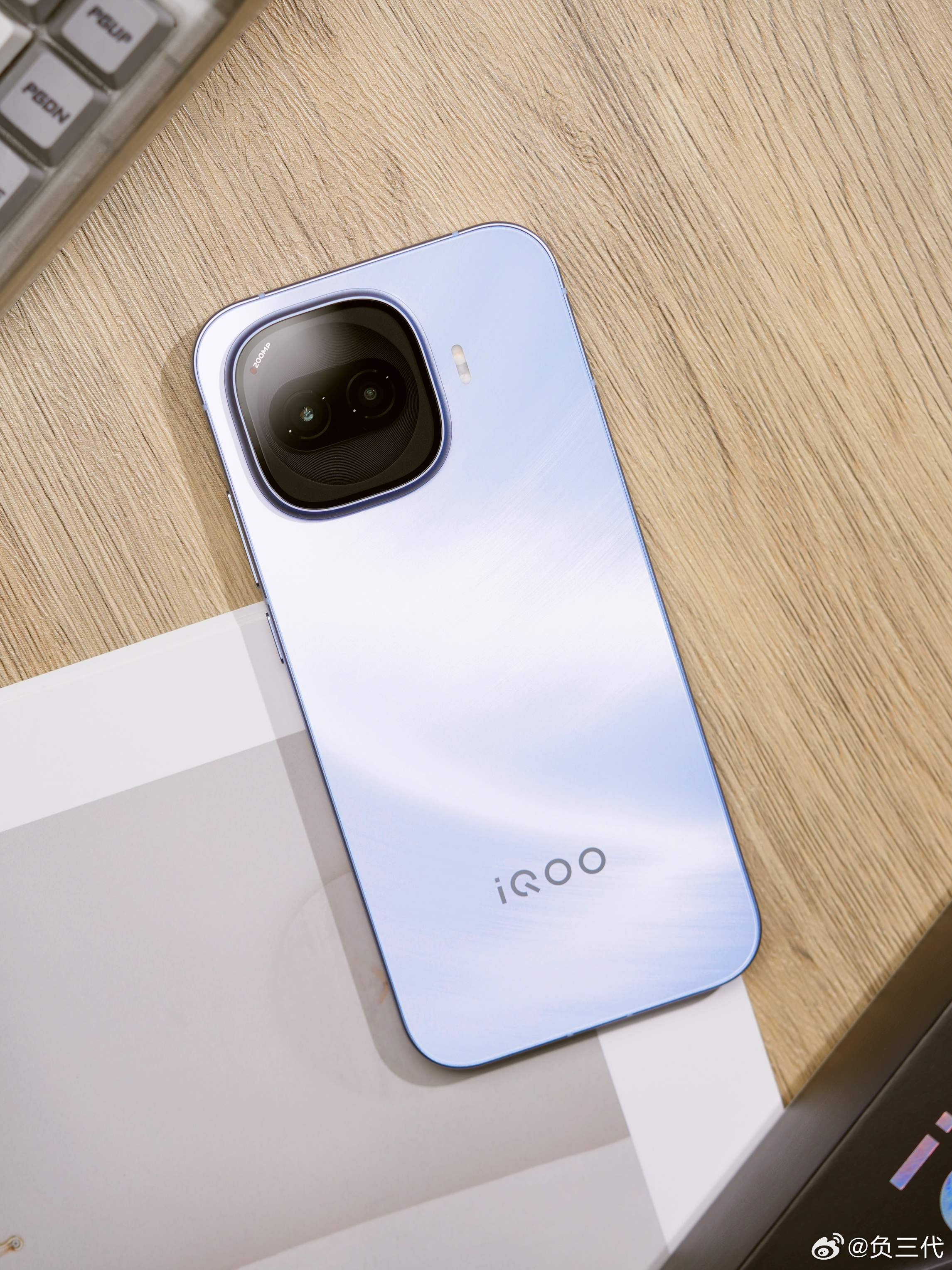 作为iQOO开年来的第一台手机，iQOO Z11 Turbo双芯发力，跑分轻松突