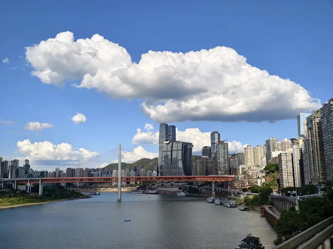 如何破解北京等大城市拥堵? 
 
超大城市治堵需综合施策。优先加密地铁、市域快线