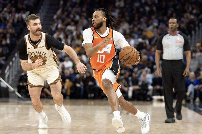 加兰复出，快船离季后赛真的不远了。今天快船逆转勇士，让我看到了球队的特质：耐操！