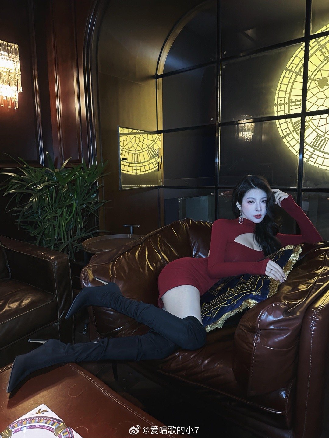 我坐在这里就已经为这场约会买单了 