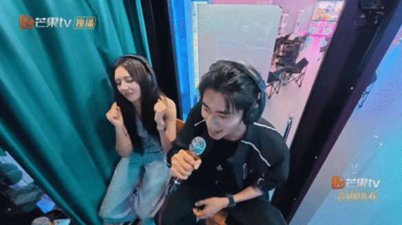 恋综男嘉宾放飞自我吓到女嘉宾心动双重奏看节目被男嘉宾的两面性整懵，在心仪女生面前