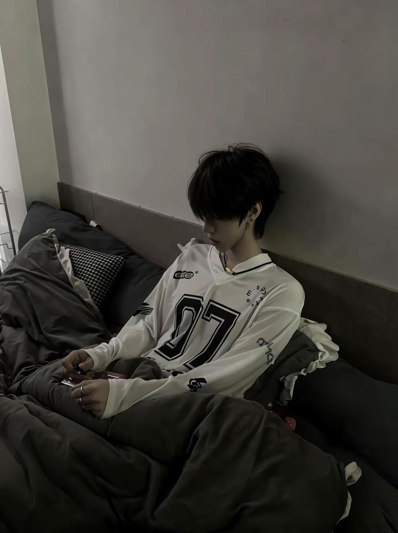 伤人的话我从不舍得说 自己听太多了 怕别人听了也难受