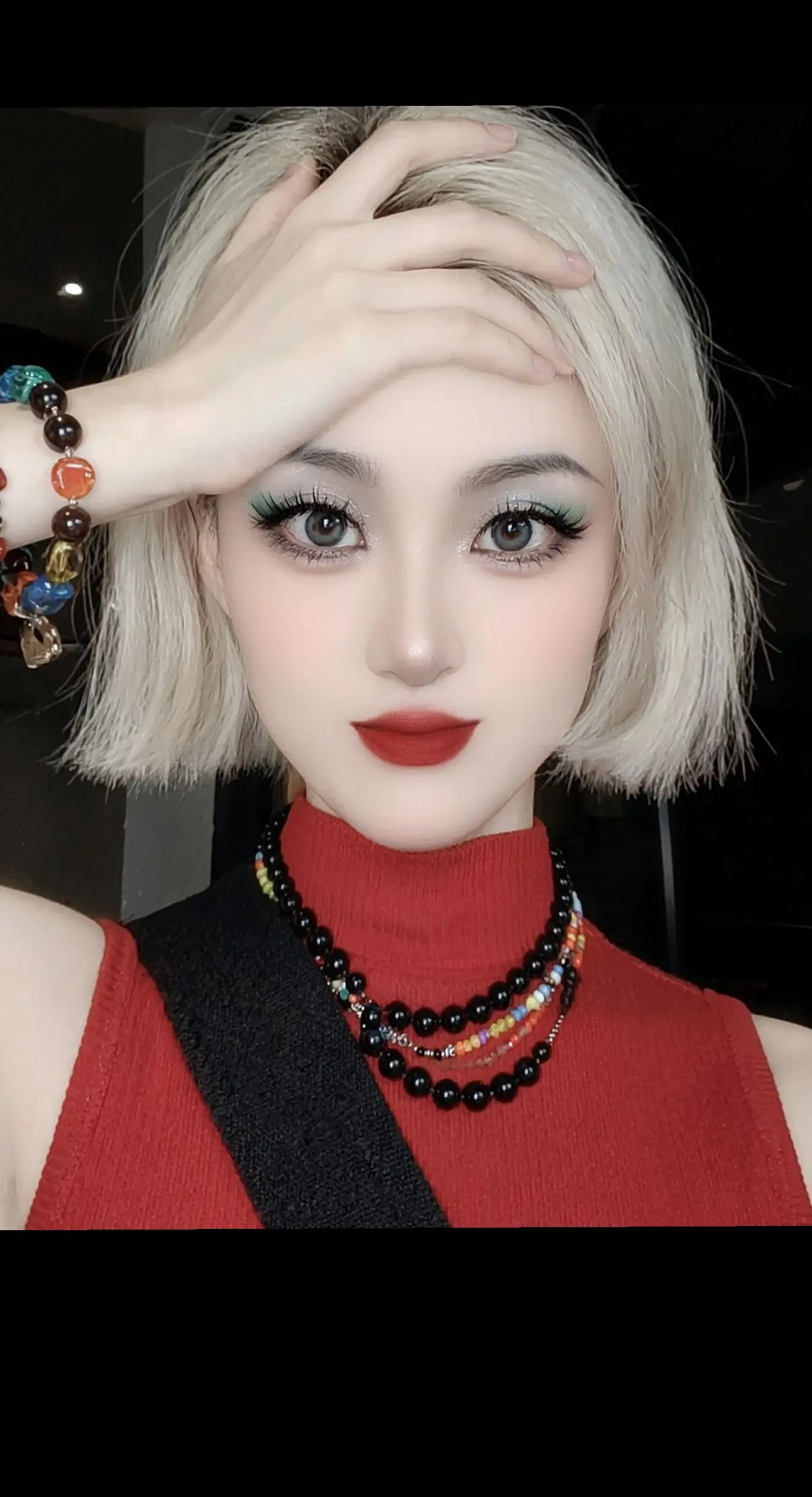 “女孩子不要把风格圈的太刻板，穿拽点，性感的，复古的，各种风格都要去尝...