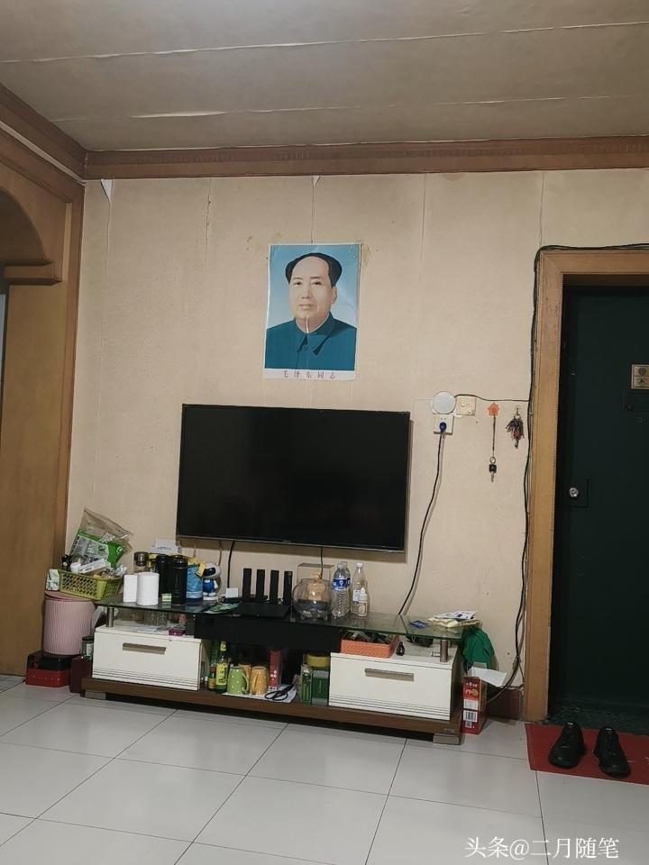 家是温暖的港湾，
一个家最重要的
是干净和整洁，
是包容和团圆。
是一家人有说有