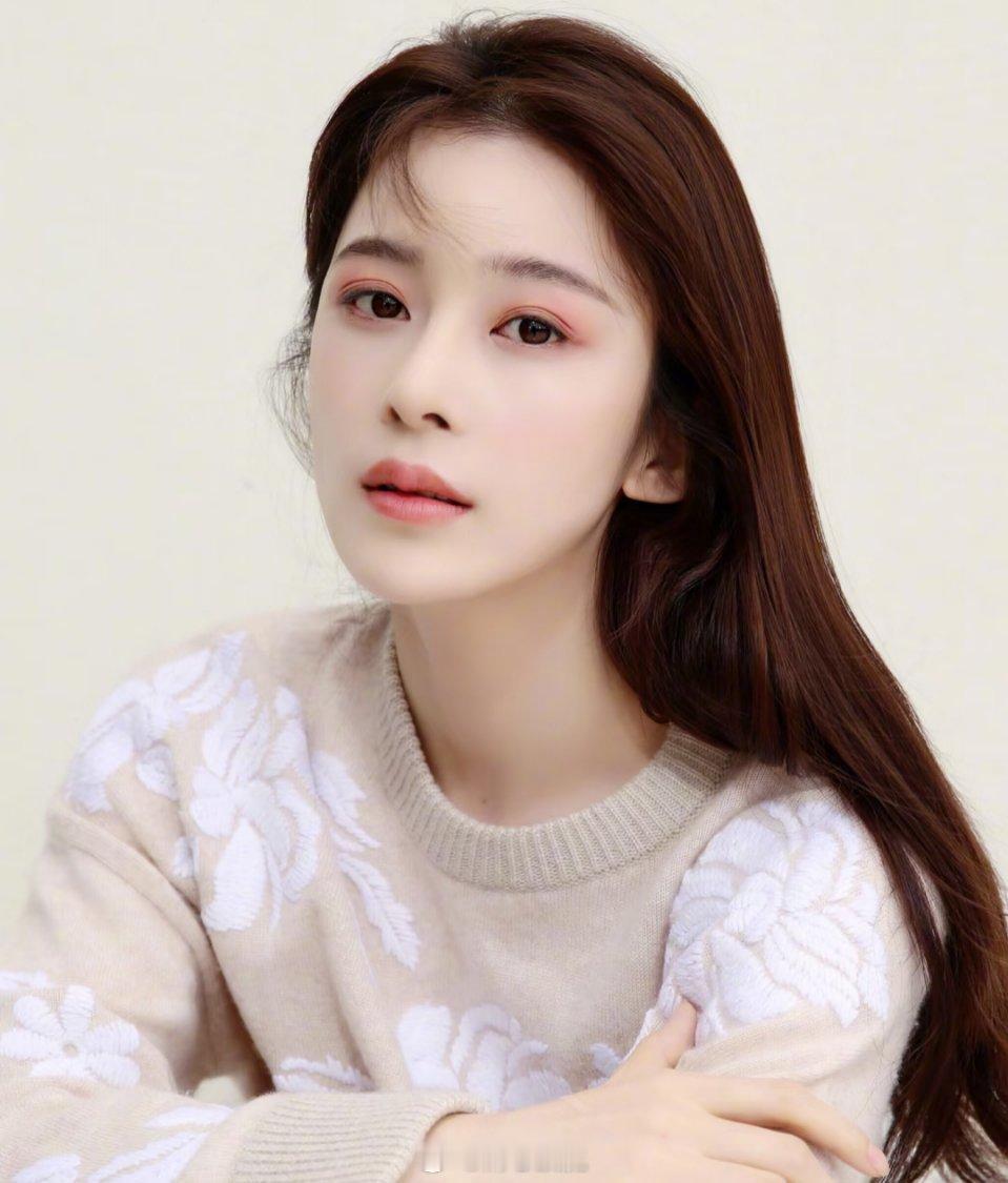 赵樱子谈及原生家庭崩溃大哭赵樱子这个事情也说明，物质层面的成功难以弥合情感需求缺