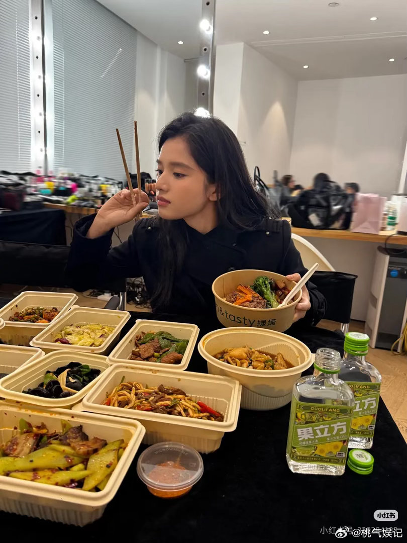 一顿饭吃这么多，难怪长胖了 